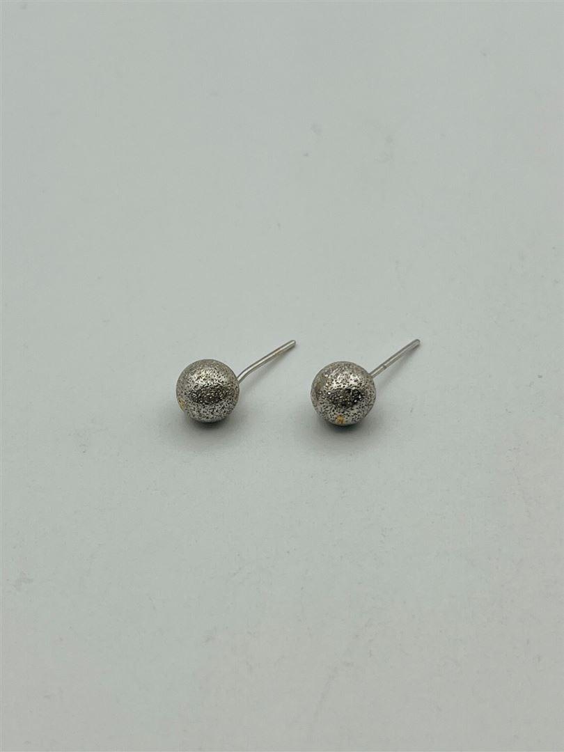 گوشواره طلا 18عیار گوی سفید شنی