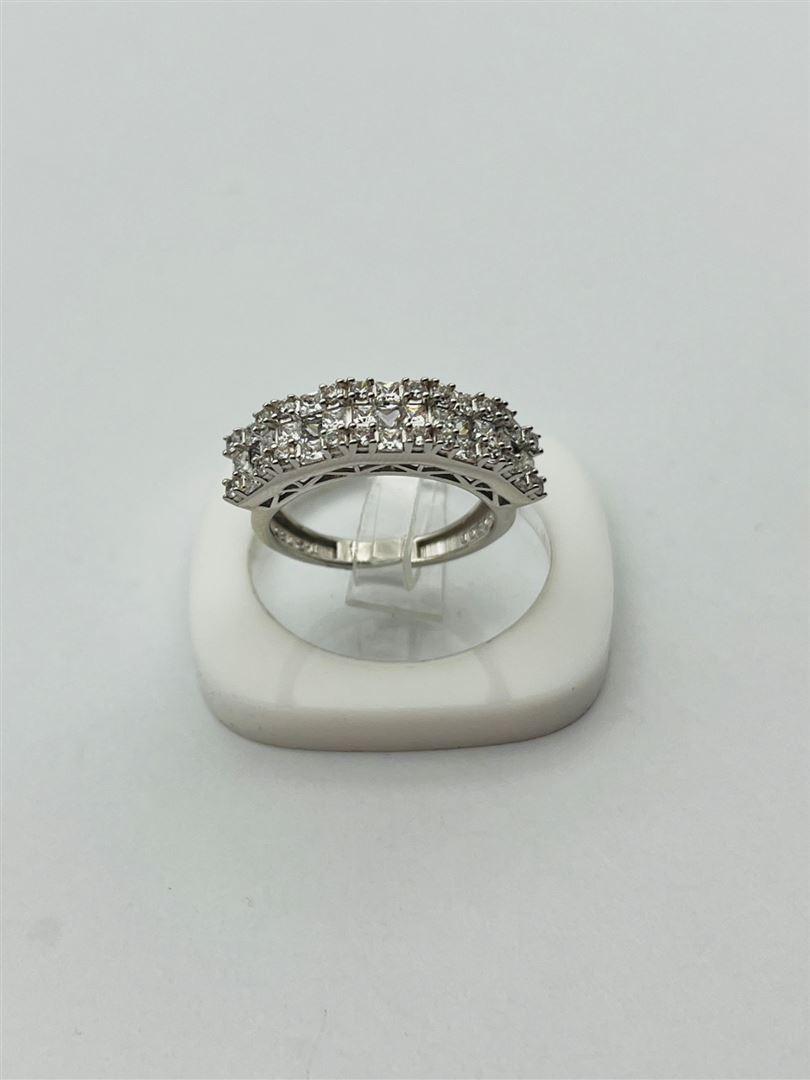 انگشتر طلا 18عیار نگین دار سفید