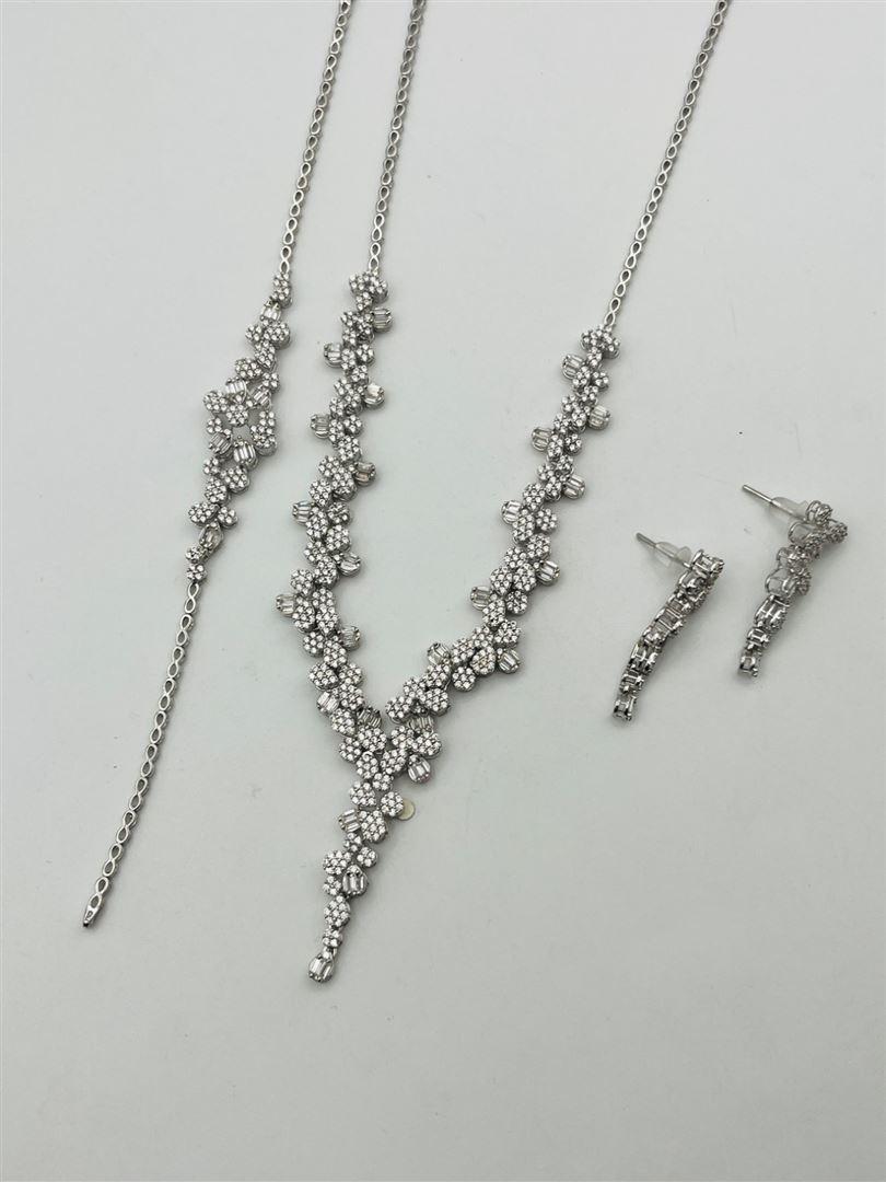 سرویس طلا 18عیار نگین دار گل