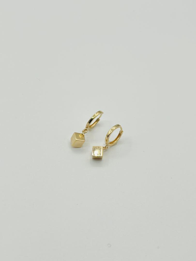 گوشواره طلا 18 عیار آویز مکعب 134309