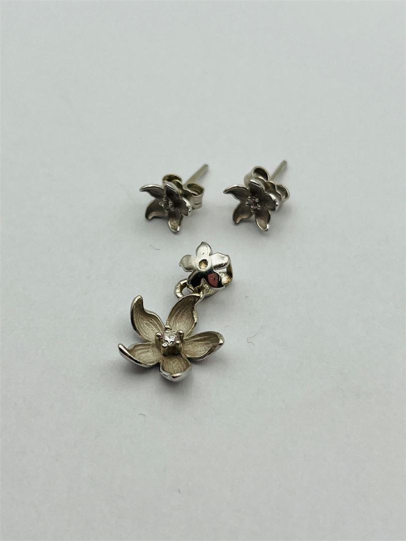 نیم ست طلا 18عیار گل سفید140417-140418