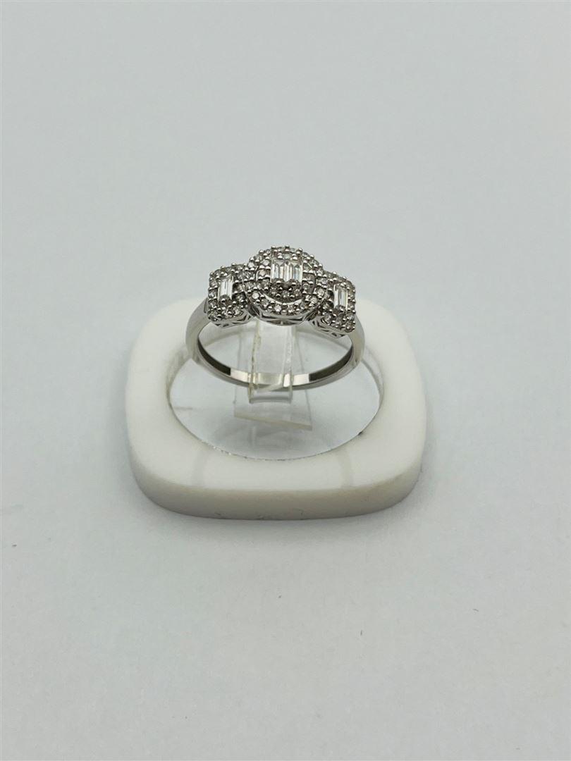 انگشتر طلا 18عیار نگین دار سفید