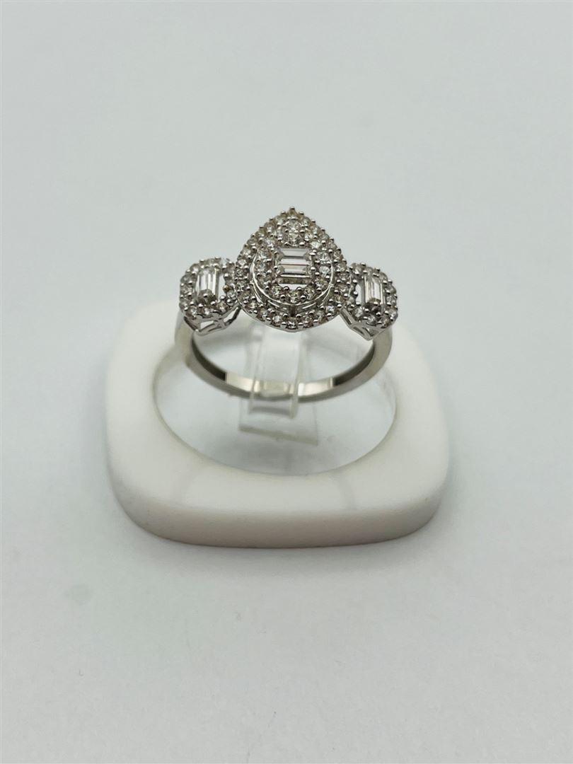 انگشتر طلا 18عیار نگین دار سفید