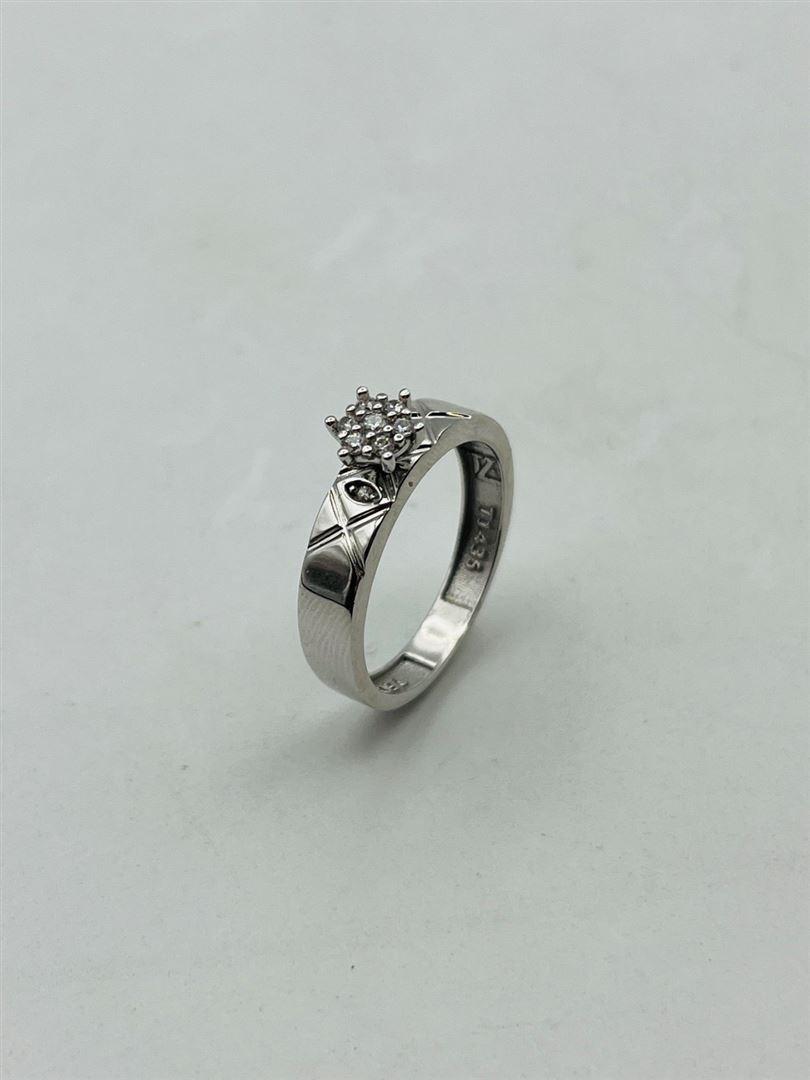 انگشتر طلا 18عیار نگین دار سفید 138910