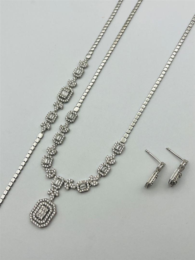 سرویس طلا 18عیار نگین دار سفید